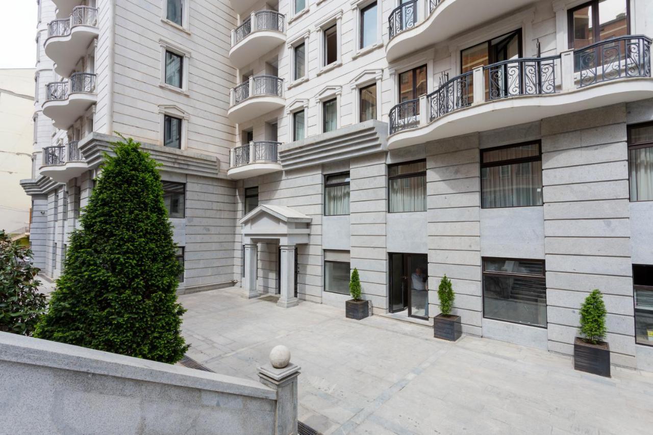 Central Cozy 3Bd-2Bath Apartment Tbilisi Bagian luar foto