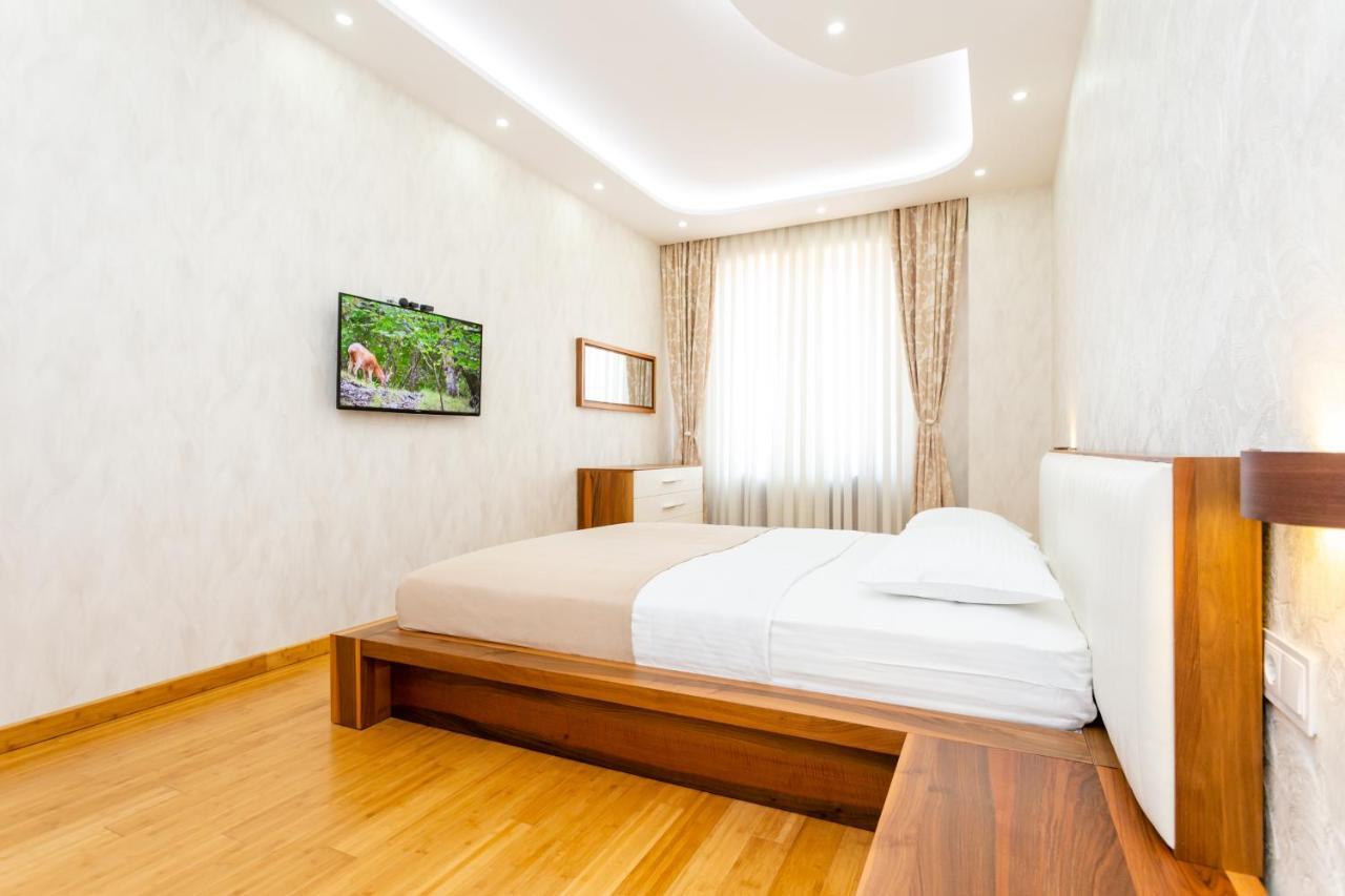 Central Cozy 3Bd-2Bath Apartment Tbilisi Bagian luar foto