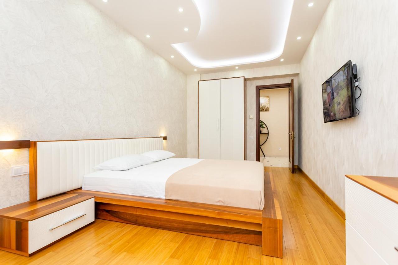 Central Cozy 3Bd-2Bath Apartment Tbilisi Bagian luar foto