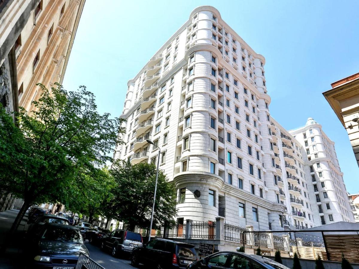 Central Cozy 3Bd-2Bath Apartment Tbilisi Bagian luar foto